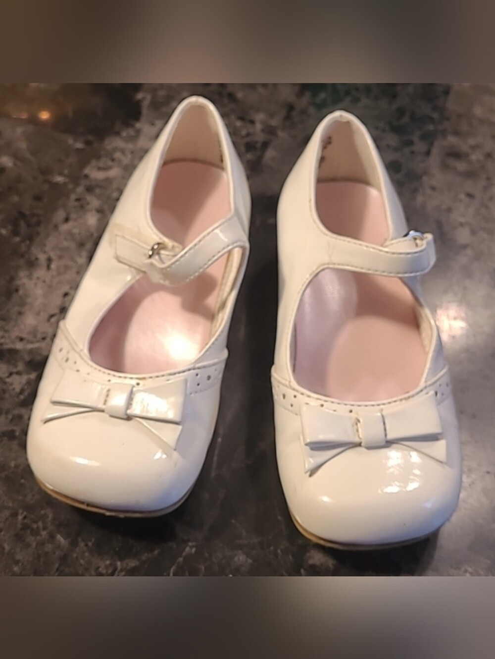 SmartFit Girls 7.5 Shiny patent leather white formal dress shoes